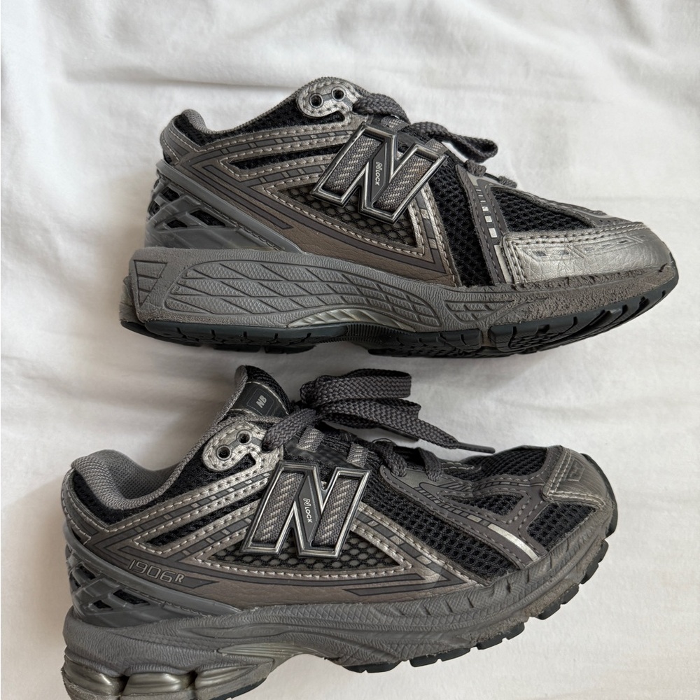 New Balance 1900 Shoes Kid size 12 Grey Black Sneakers Running Trainers Sport - Picture 2 of 8